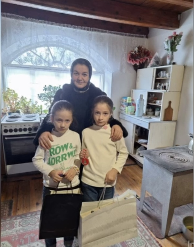 В преддверии Нового года, поздравили подопечных детей.